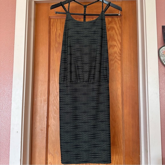 Athleta Dresses & Skirts - Athleta Sleeveless Dress with Support Clingy Material XS